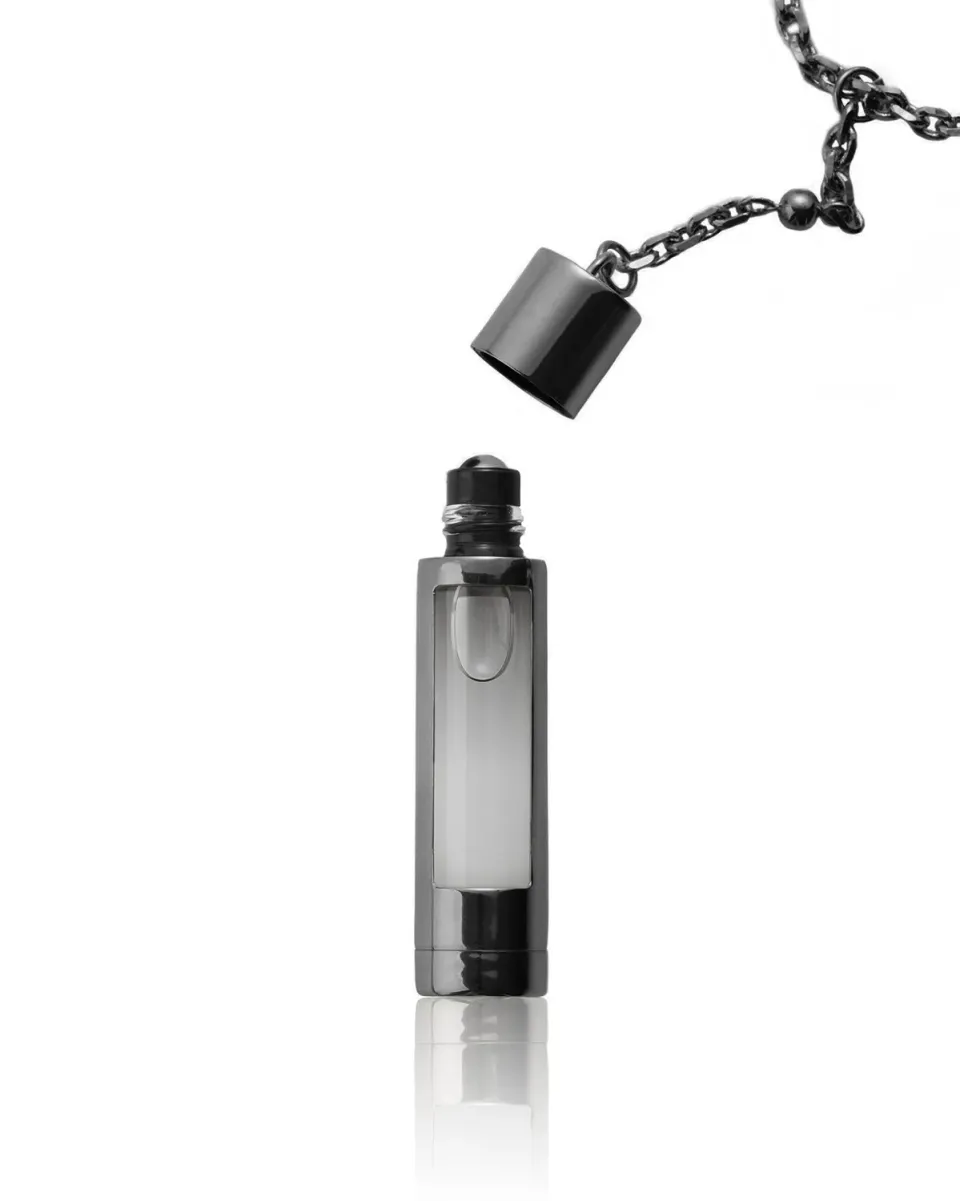 N.C.P. Olfactives The Piece Black dufthalskæde inkl. 701 5ml